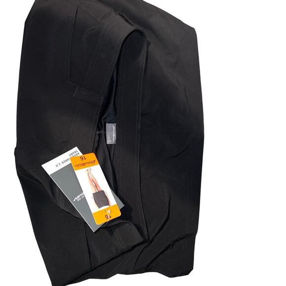 Eddie Bauer 2.0 Adventurer Skort women’s size 16 Button Zip pockets UPF 50 NEW￼ - Picture 9 of 9